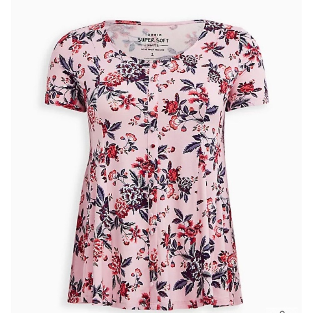 TORRID BUTTON FRONT TOP - SUPER SOFT FLORAL PINK. SIZE 18